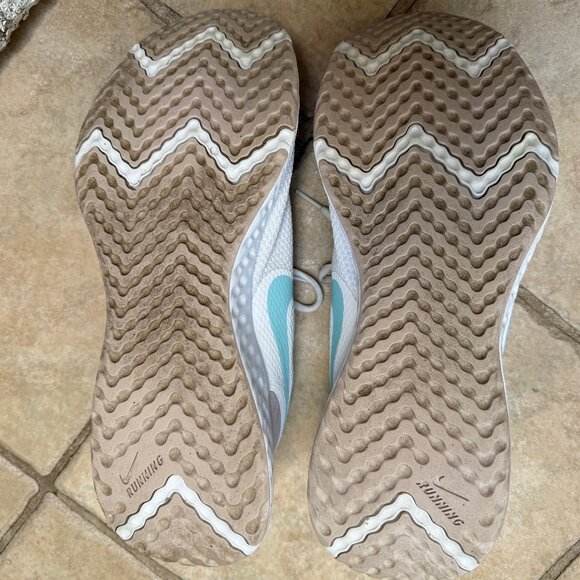 Nike Women's Revolution Sneaker - Size 11 - Picture 6 of 11